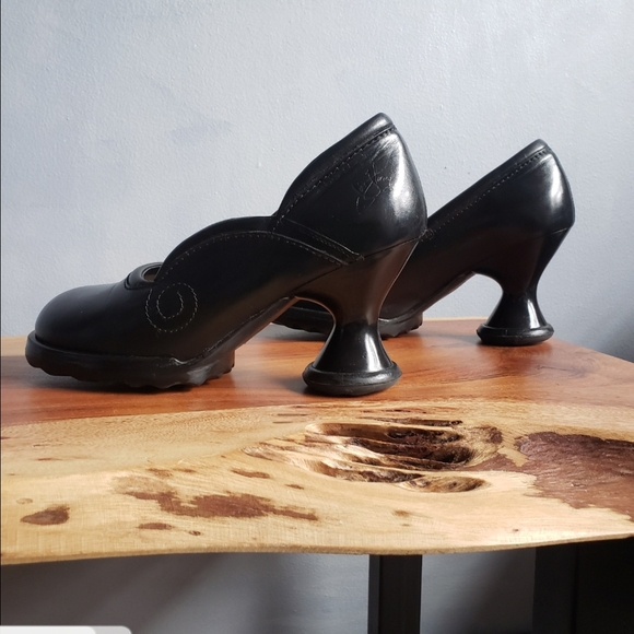 JOHN FLUEVOG BLACK LEATHER PUMPS SIZE 6.5 - Picture 8 of 16